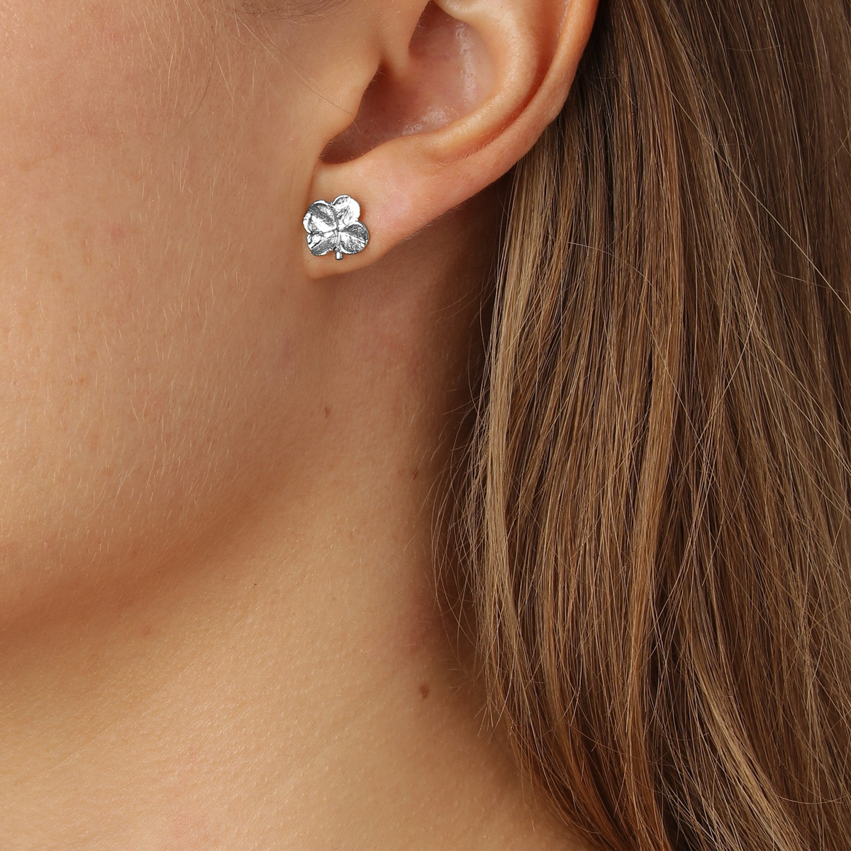 Firkløver medium ørestikkere sølv