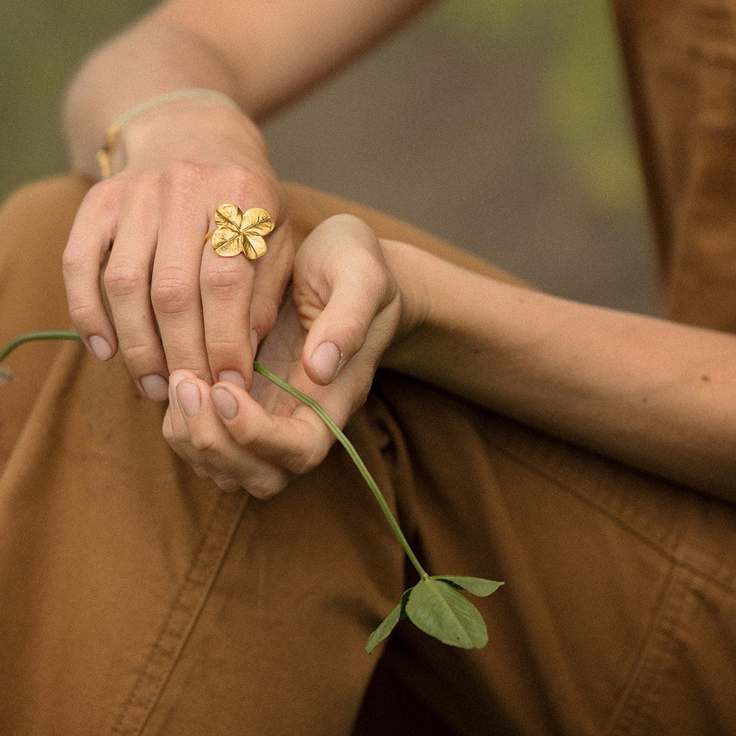 Firkløver Statement ring forgyldt