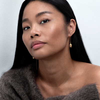 Rose ørehængere med kæde, forgyldt